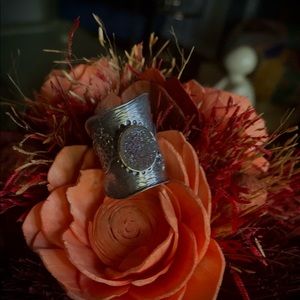 925 Sterling silver ring with lovely druzy stone😍